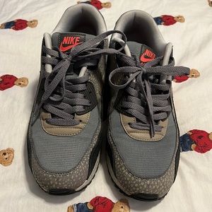 Air max 90 size 9.5